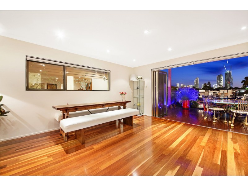 6 Etna Street, Isle Of Capri QLD 4217