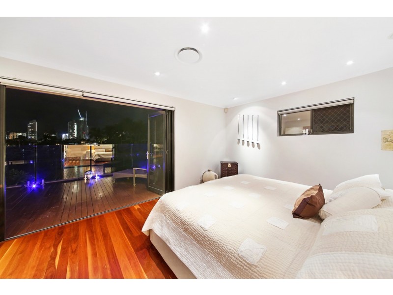 6 Etna Street, Isle Of Capri QLD 4217