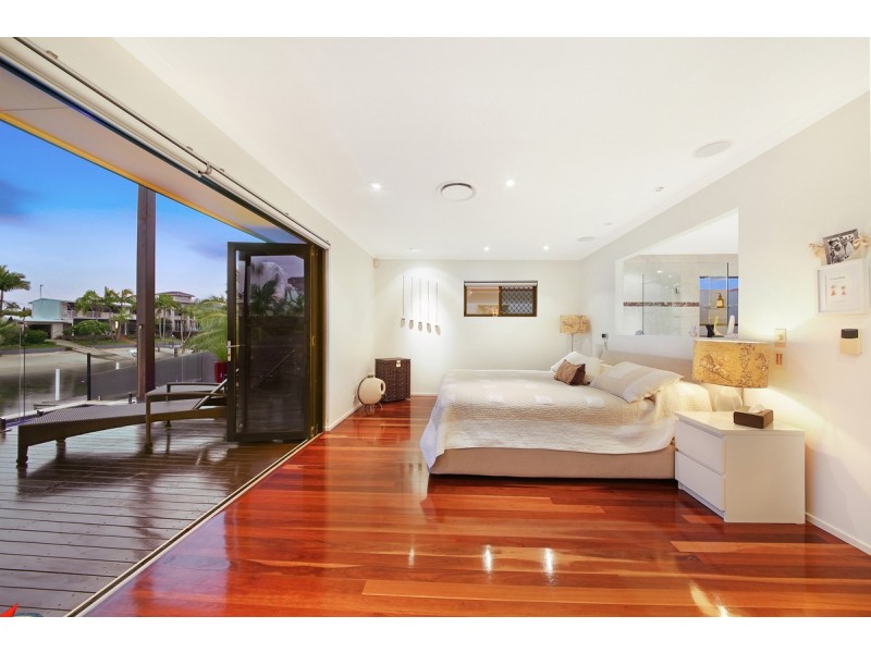 6 Etna Street, Isle Of Capri QLD 4217