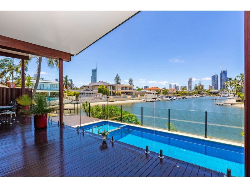 6 Etna Street, Isle Of Capri QLD 4217