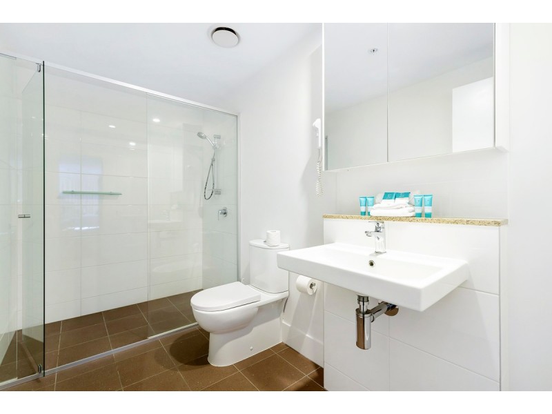 63/2729-2733 Gold Coast Highway, Broadbeach QLD 4218