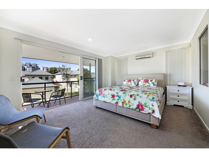 300 Easthill Drive, Robina QLD 4226