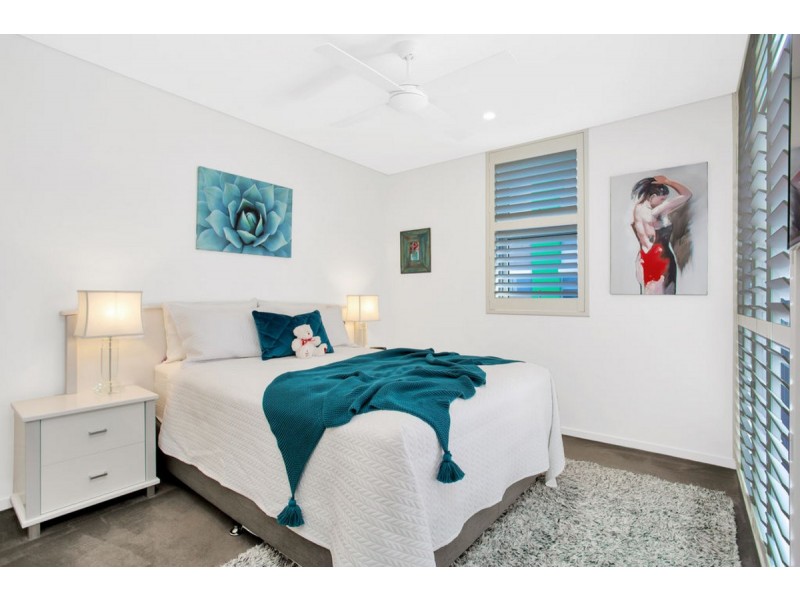 273/33 Lakefront Crescent, Varsity Lakes QLD 4227