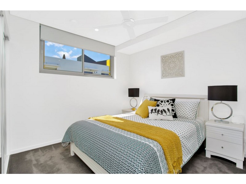 273/33 Lakefront Crescent, Varsity Lakes QLD 4227