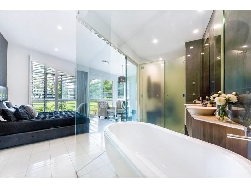 10/11 Cezaire Avenue, Varsity Lakes QLD 4227