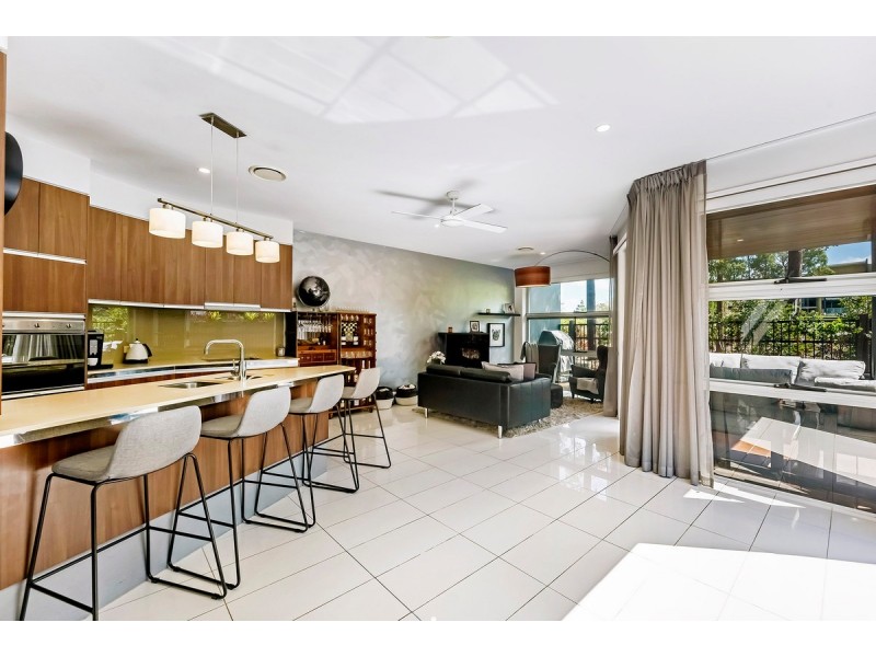 10/11 Cezaire Avenue, Varsity Lakes QLD 4227