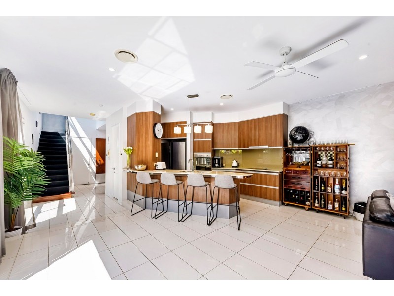 10/11 Cezaire Avenue, Varsity Lakes QLD 4227