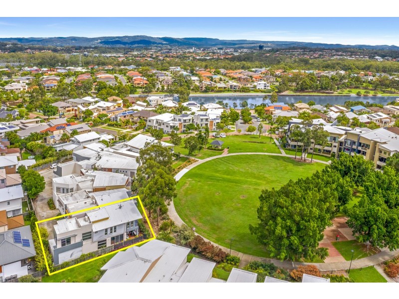 10/11 Cezaire Avenue, Varsity Lakes QLD 4227