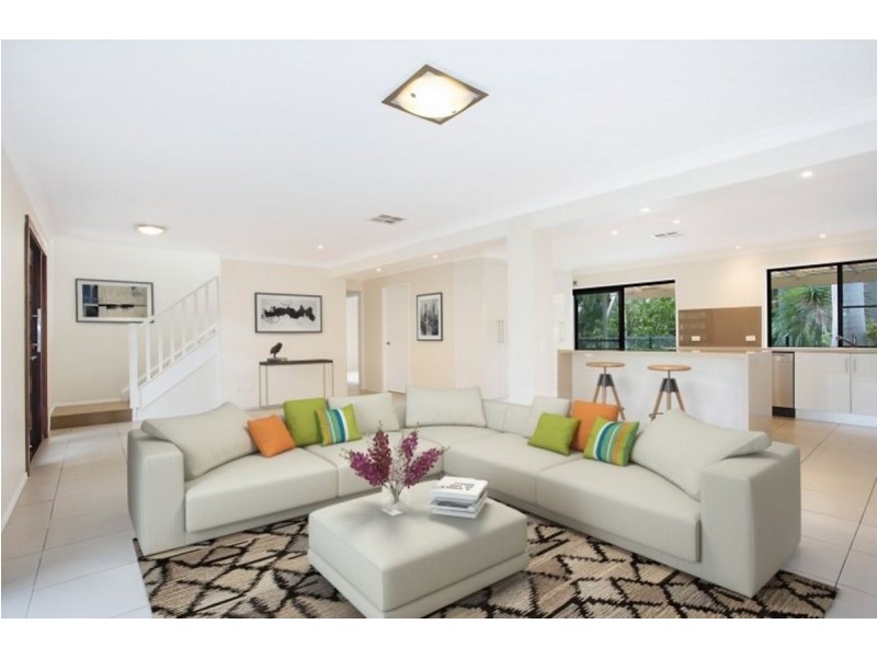 8 Sandringham Drive, Robina QLD 4226