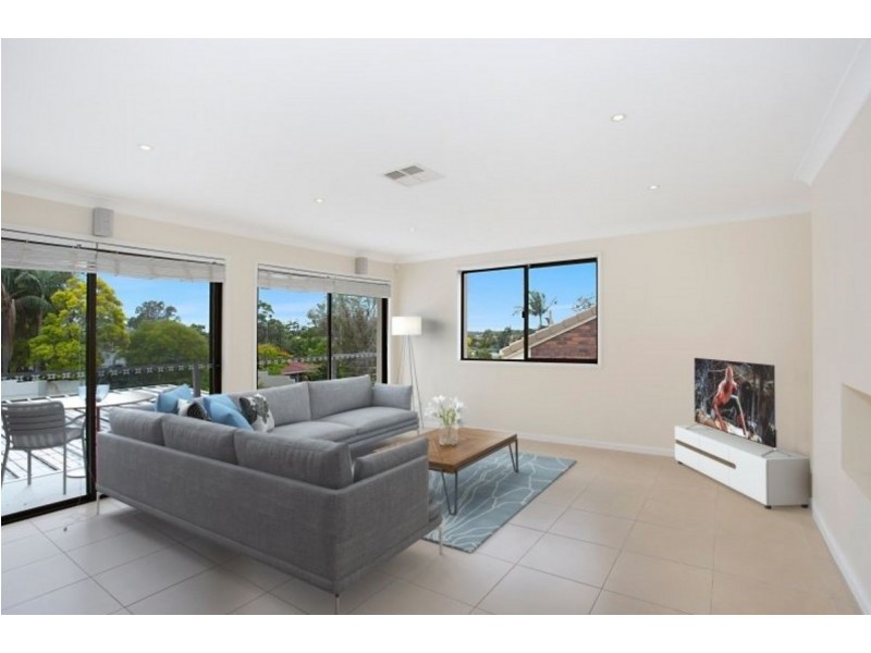 8 Sandringham Drive, Robina QLD 4226