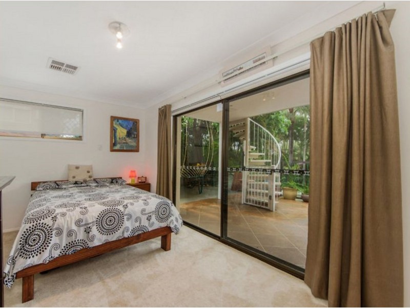 8 Sandringham Drive, Robina QLD 4226