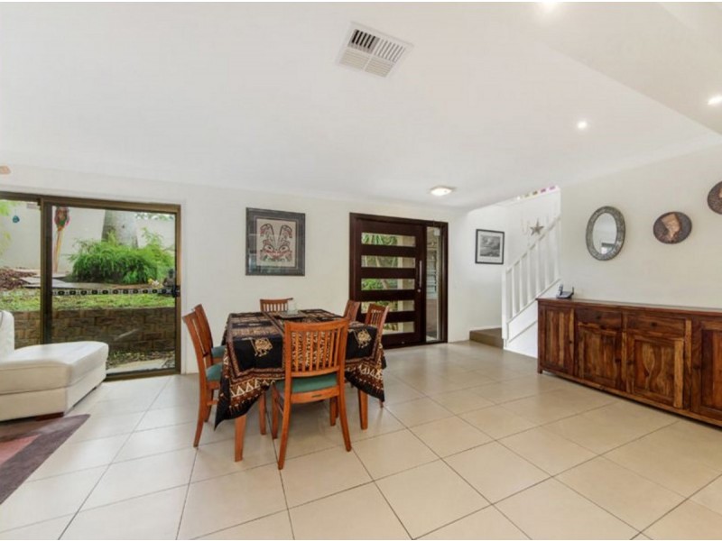 8 Sandringham Drive, Robina QLD 4226