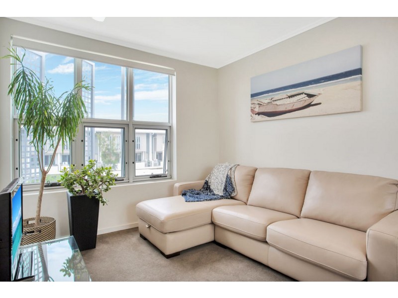 27/10 Ben Lexcen Place, Robina QLD 4226