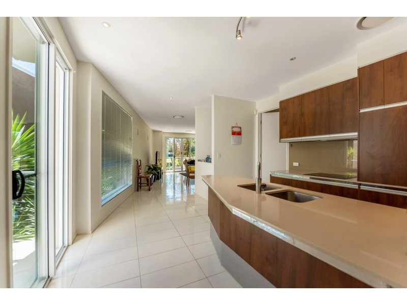 8/11 Cezaire Avenue, Varsity Lakes QLD 4227