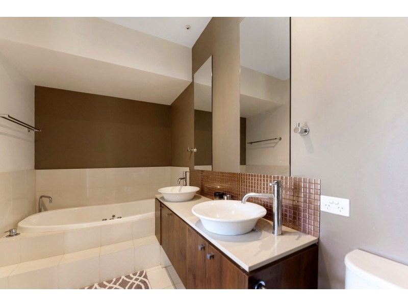 8/11 Cezaire Avenue, Varsity Lakes QLD 4227