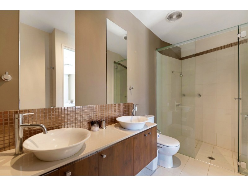 8/11 Cezaire Avenue, Varsity Lakes QLD 4227