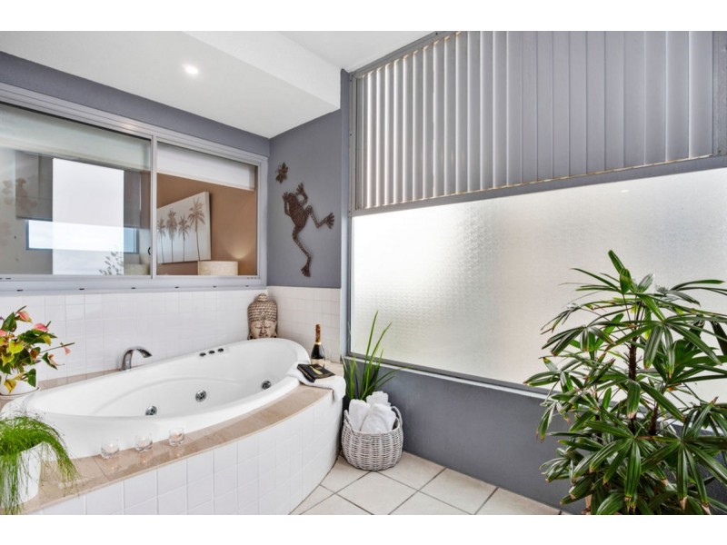 7/112 The Esplanade, Burleigh Heads QLD 4220