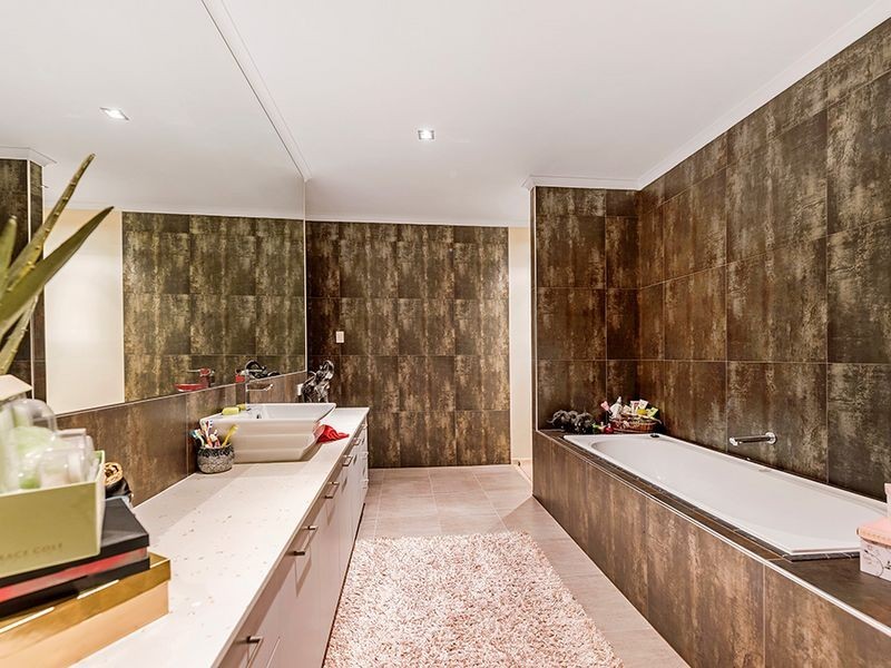 29 Julatten Drive, Robina QLD 4226