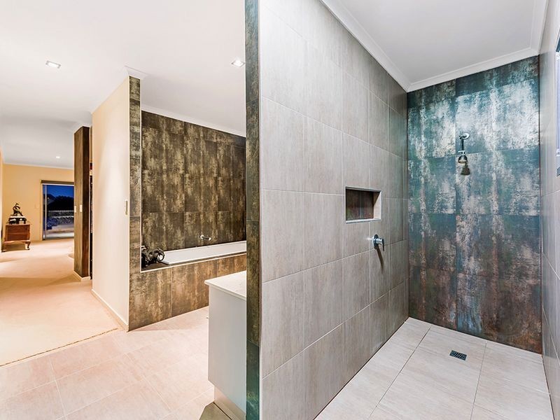 29 Julatten Drive, Robina QLD 4226