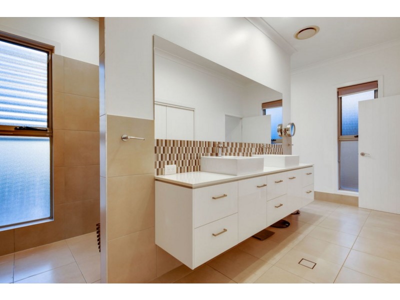 5 Nicklaus Court, Merrimac QLD 4226