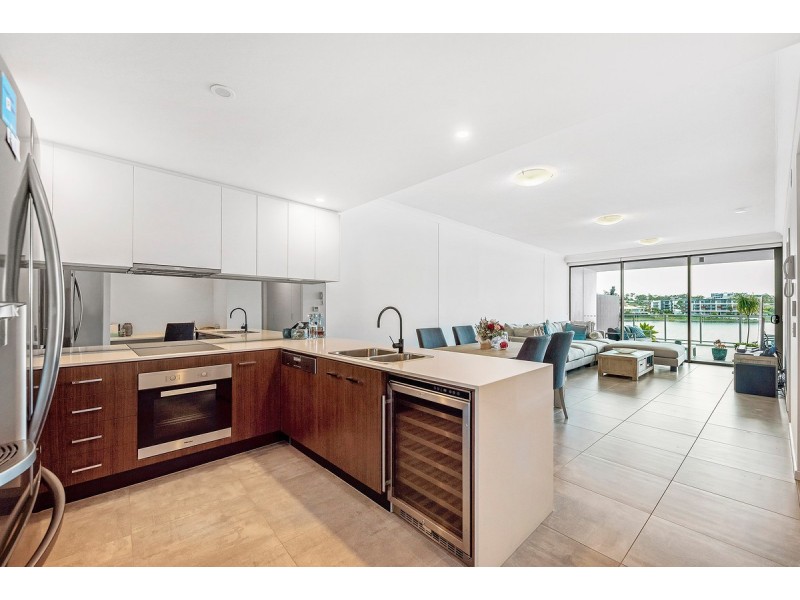 2106/397 Christine Avenue, Varsity Lakes QLD 4227