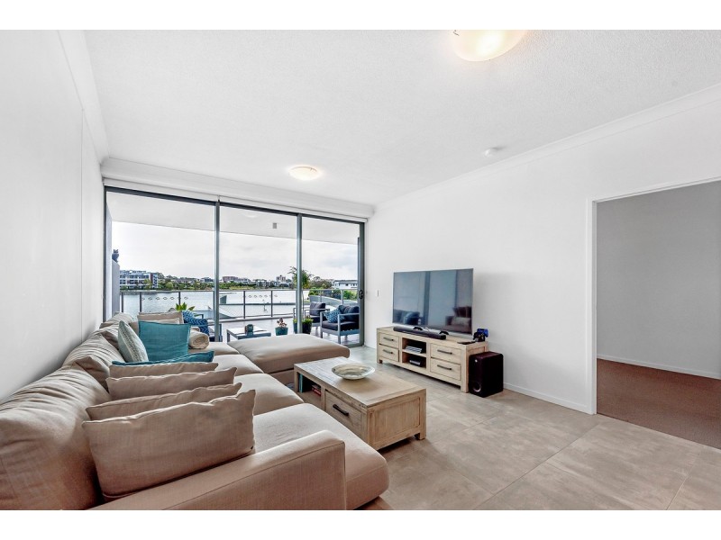 2106/397 Christine Avenue, Varsity Lakes QLD 4227