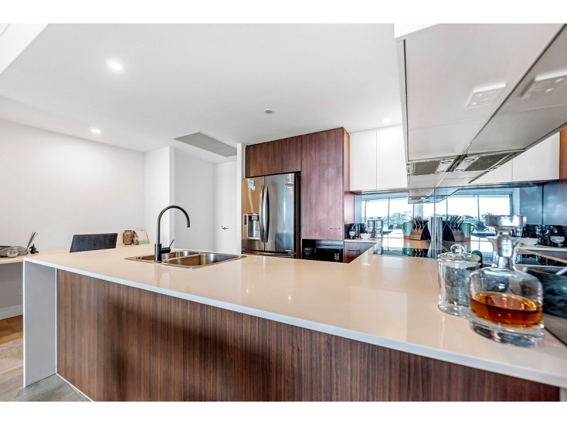 2106/397 Christine Avenue, Varsity Lakes QLD 4227