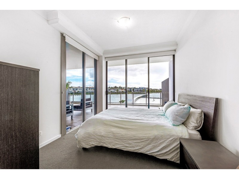 2106/397 Christine Avenue, Varsity Lakes QLD 4227