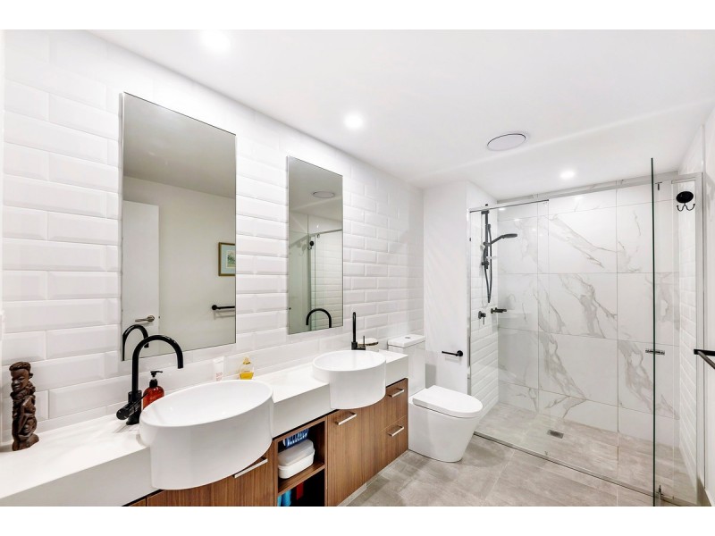 2106/397 Christine Avenue, Varsity Lakes QLD 4227