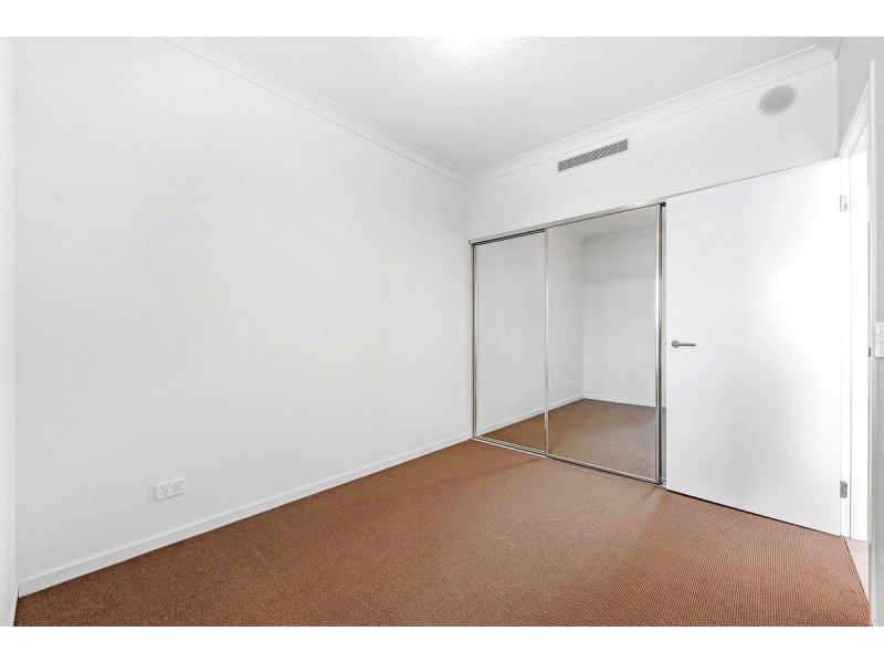 2106/397 Christine Avenue, Varsity Lakes QLD 4227