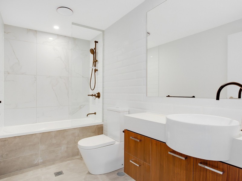 2413/397 Christine Avenue, Varsity Lakes QLD 4227