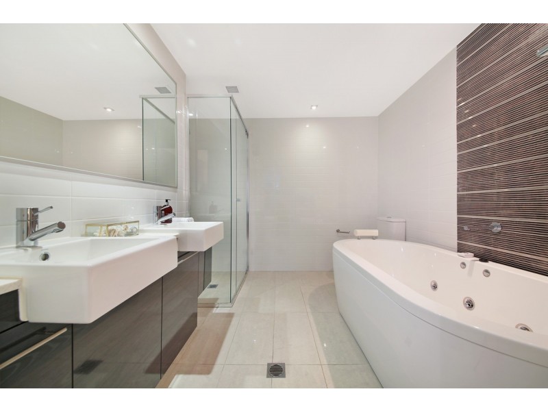 111/22-24 Ben Lexcen Place, Robina QLD 4226