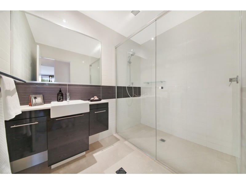 111/22-24 Ben Lexcen Place, Robina QLD 4226