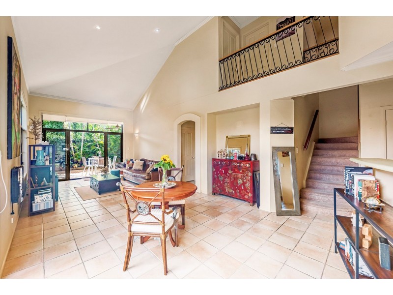 1/18 Poinciana Crescent, Bundall QLD 4217