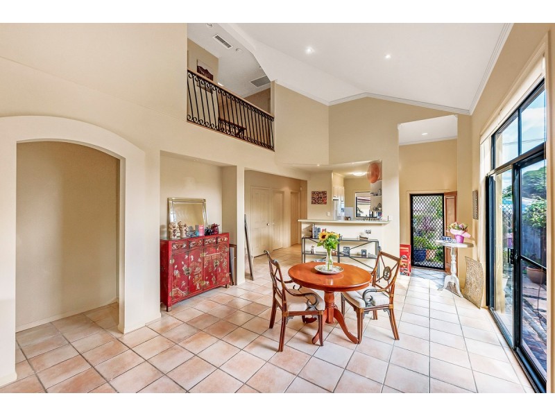 1/18 Poinciana Crescent, Bundall QLD 4217