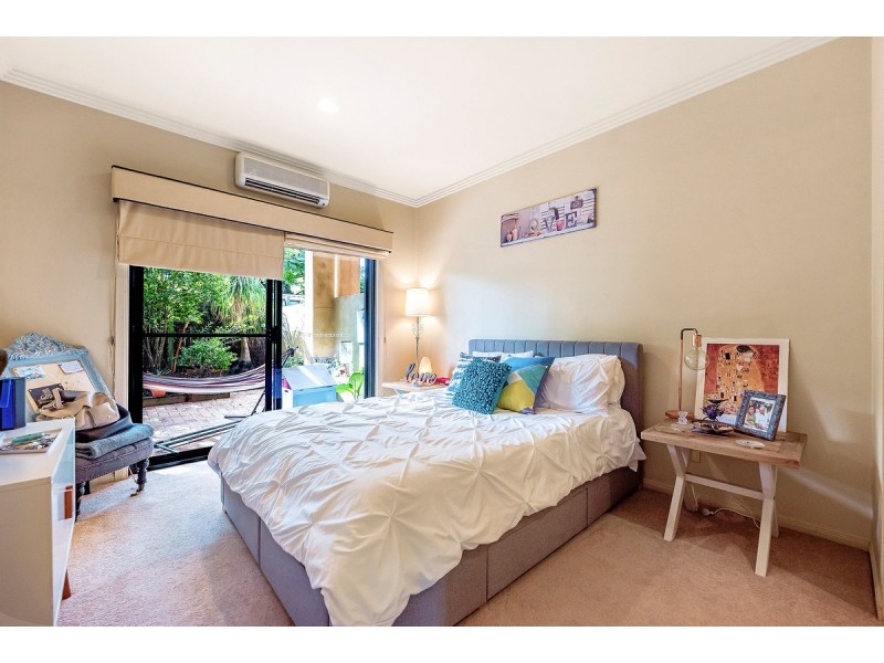 1/18 Poinciana Crescent, Bundall QLD 4217