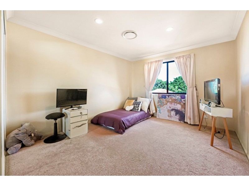 1/18 Poinciana Crescent, Bundall QLD 4217