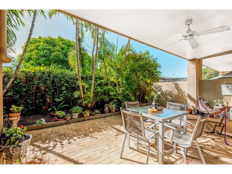 1/18 Poinciana Crescent, Bundall QLD 4217