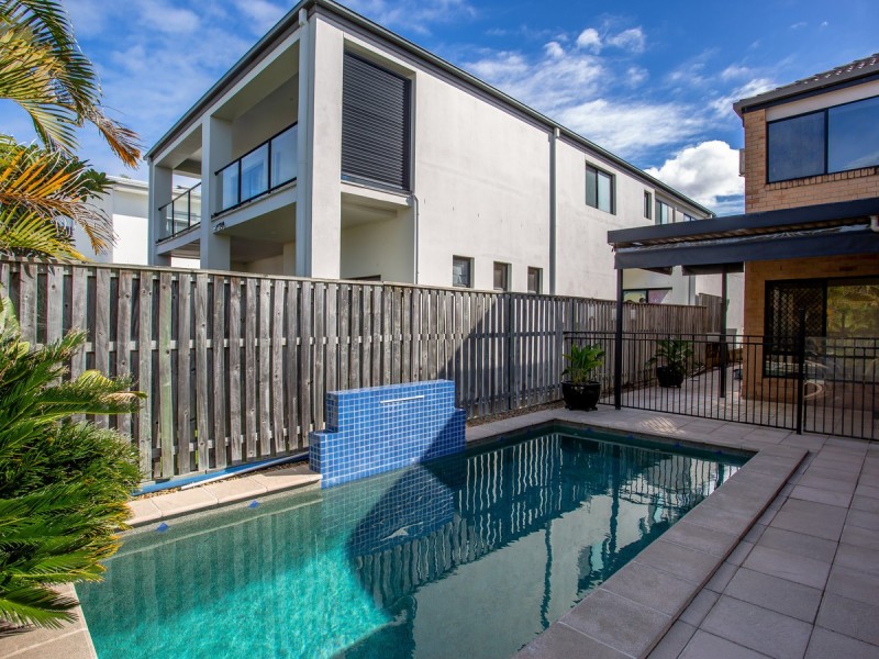 65 Azzurra Drive, Varsity Lakes QLD 4227