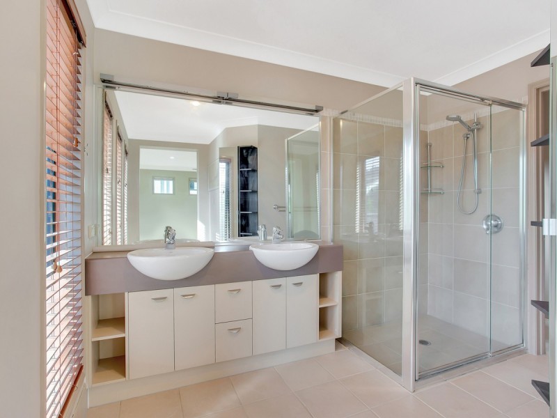 65 Azzurra Drive, Varsity Lakes QLD 4227