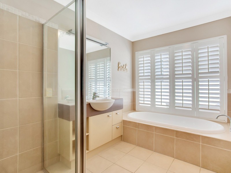 65 Azzurra Drive, Varsity Lakes QLD 4227