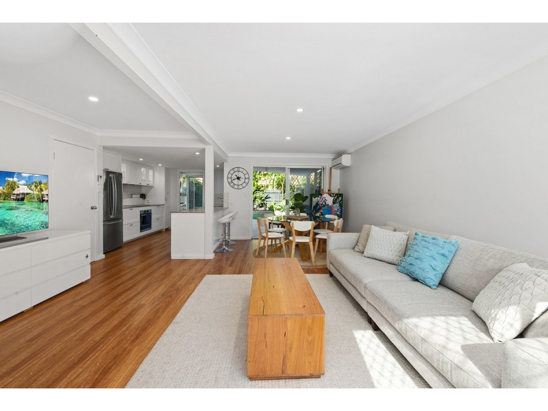 2/258 Christine Avenue, Varsity Lakes QLD 4227