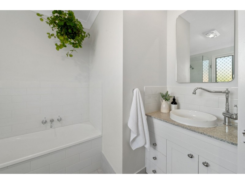 2/258 Christine Avenue, Varsity Lakes QLD 4227