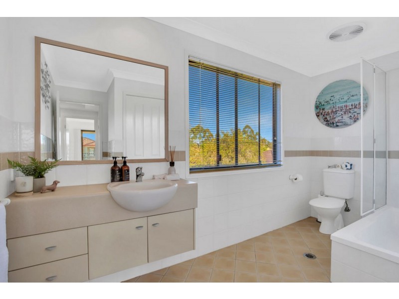 27 Woody Views Way, Robina QLD 4226