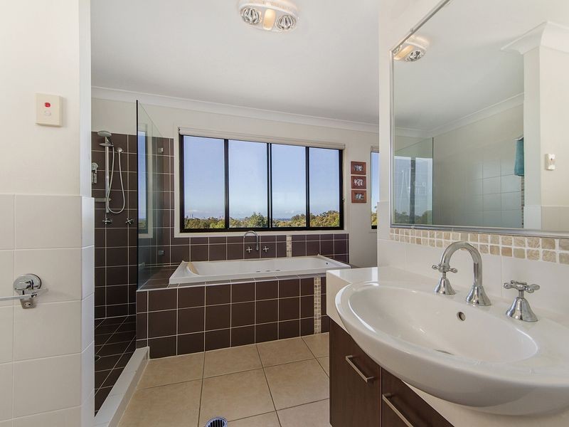 11 Barton Street, Reedy Creek QLD 4227