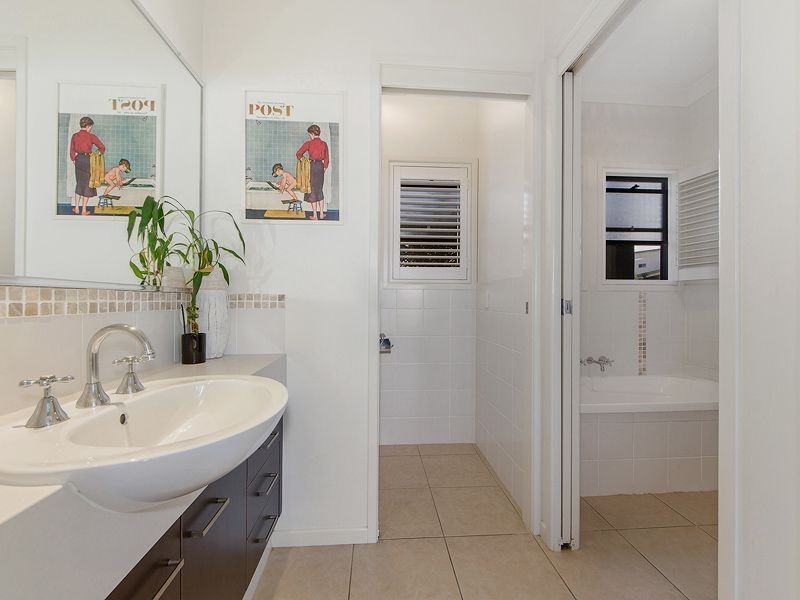 11 Barton Street, Reedy Creek QLD 4227