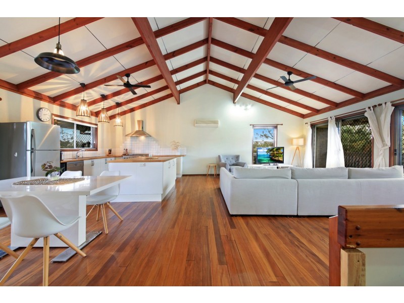 24 Tomanbil Terrace, Ashmore QLD 4214