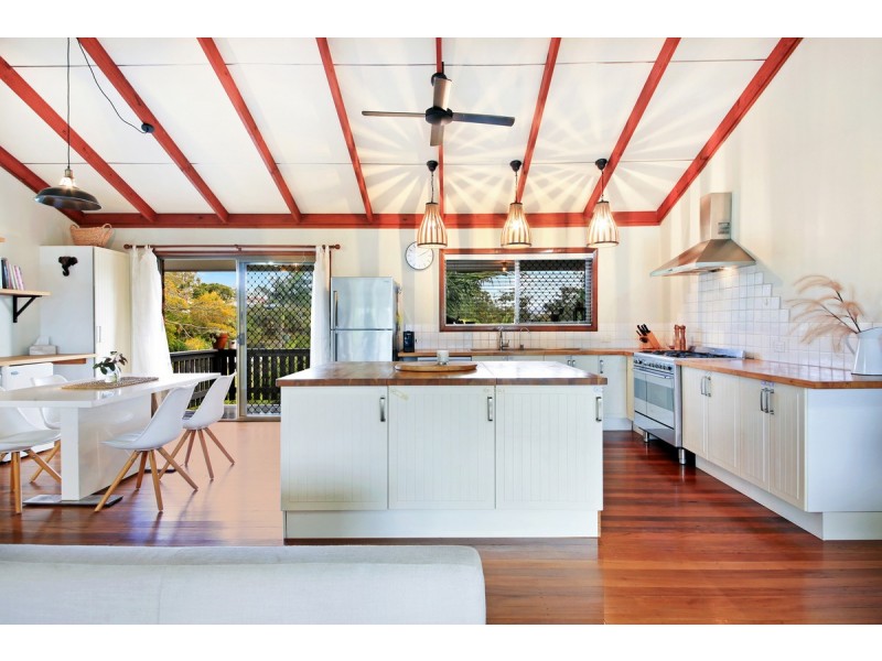 24 Tomanbil Terrace, Ashmore QLD 4214