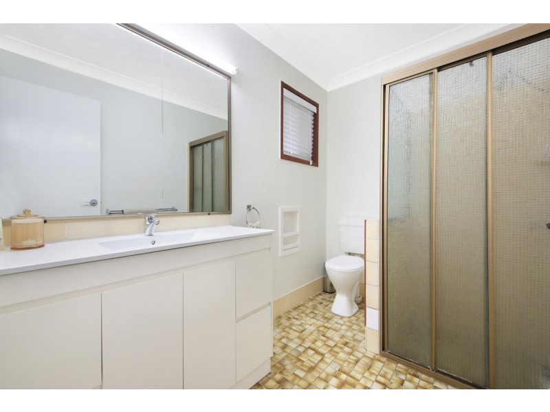 24 Tomanbil Terrace, Ashmore QLD 4214