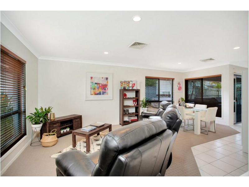 9 Corina Close, Robina QLD 4226